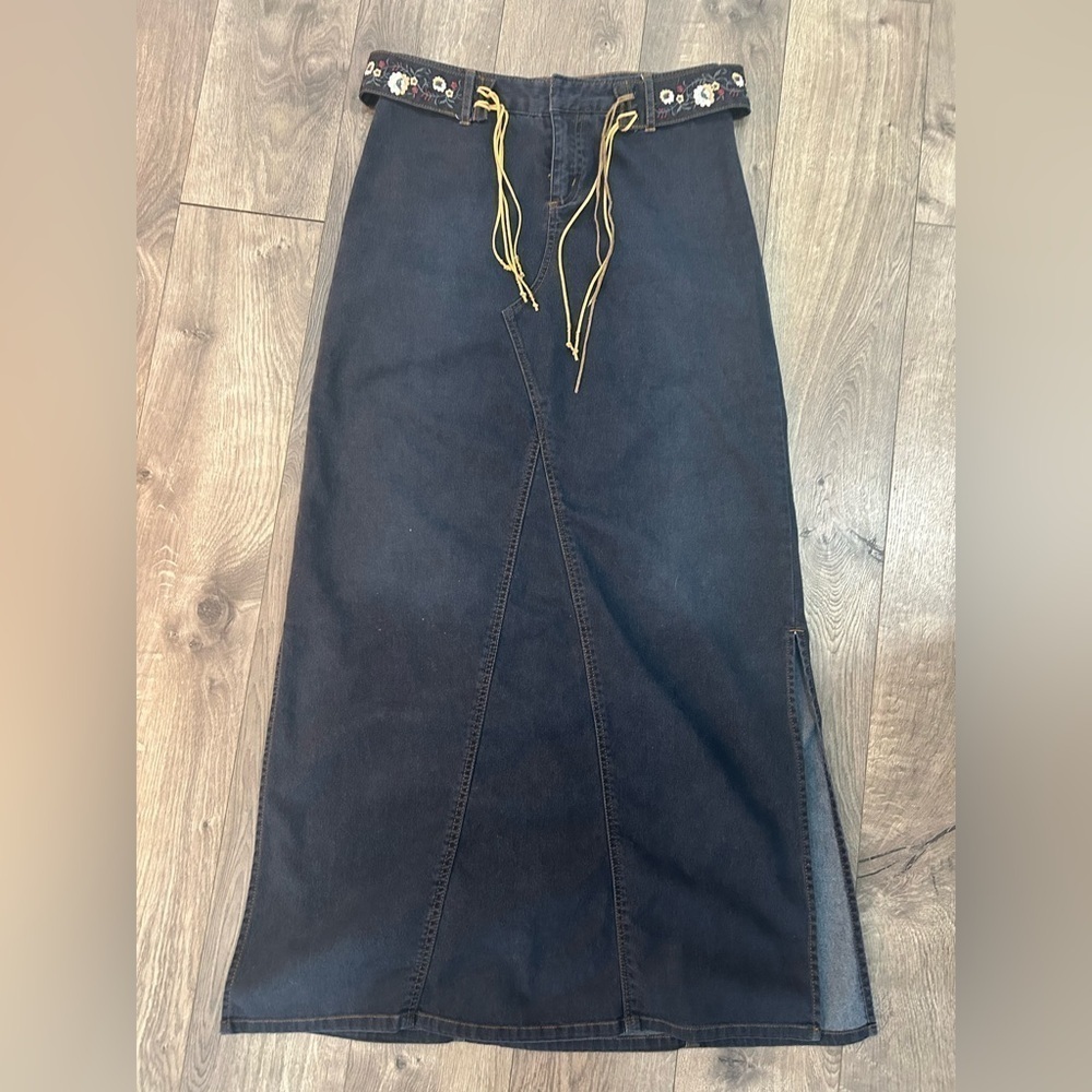 Y2K Denim Skirt with Floral Embroidered Belt